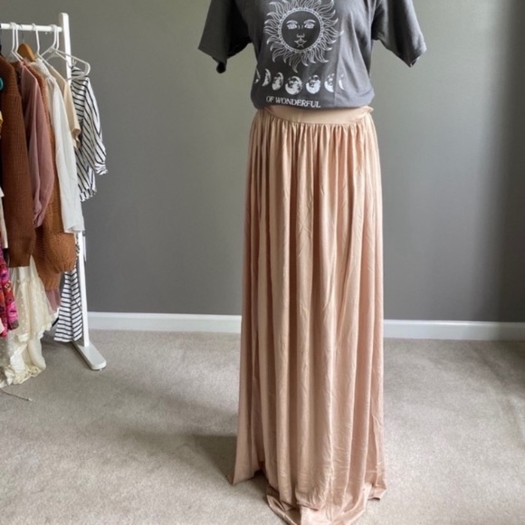 FLASH SALE! Long Tan Pleated High Waist Sightseeing Boho Maxi Skirt - Picture 5 of 5